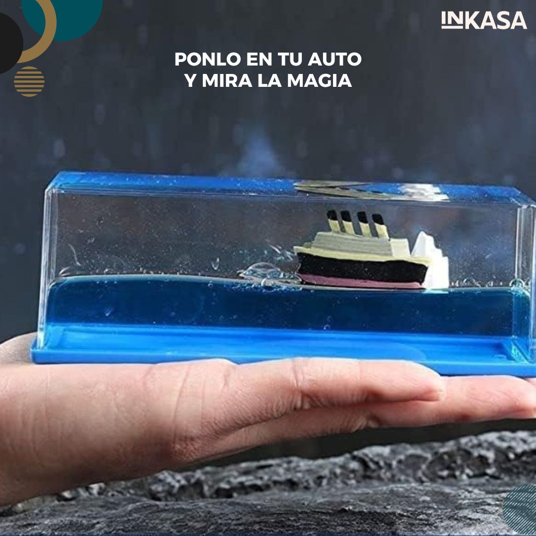 Barco Titanic y iceberg en fluido