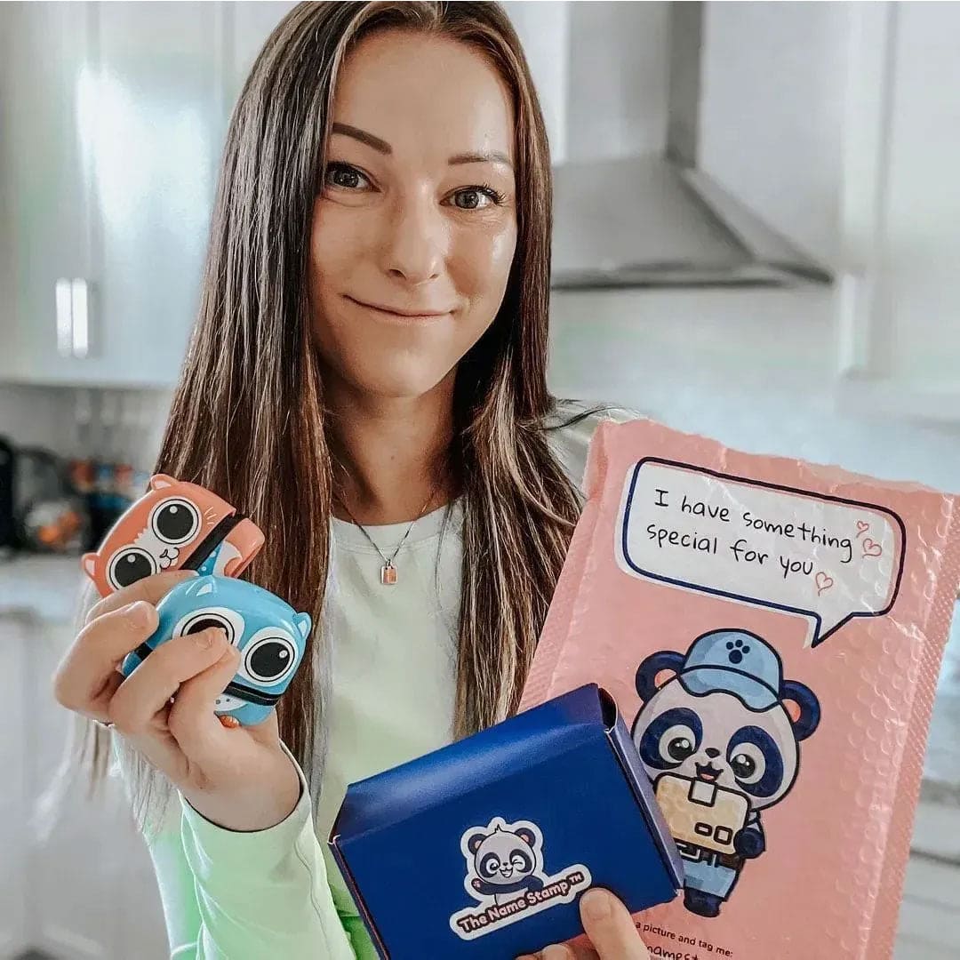 Sello Personalizado🐼✨ Todo marcado, nada perdido. Personaliza útiles, ropa y más con su animalito favorito.