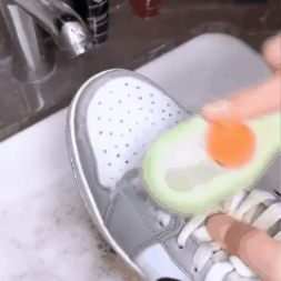 Cepillo dispensador de jabón multiuso