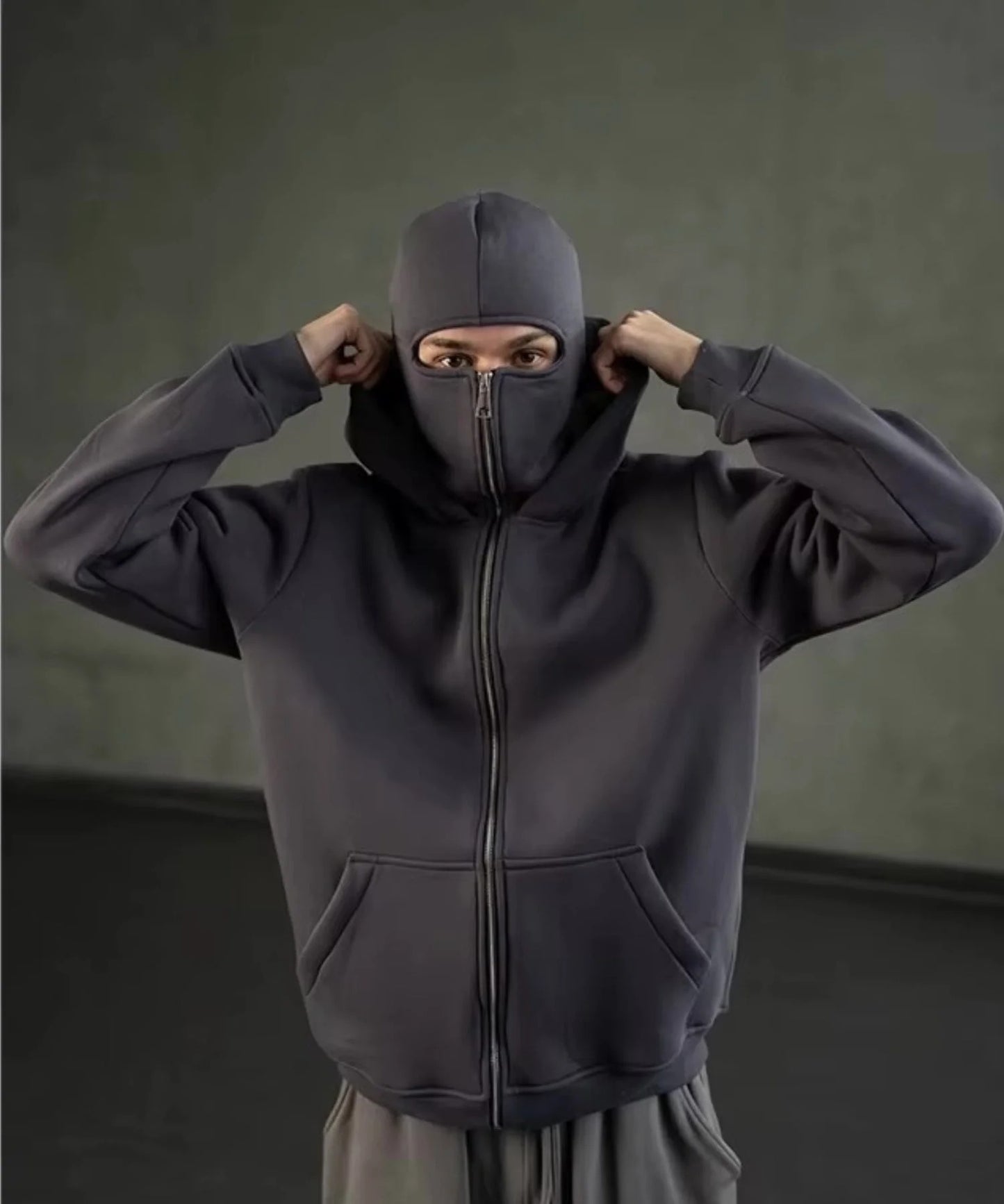 🥷Hoodie Ninja con Balaclava Integrada – Estilo, protección y actitud en una sola prenda