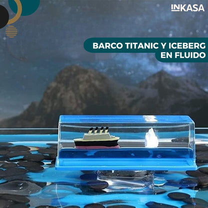 Barco Titanic y iceberg en fluido
