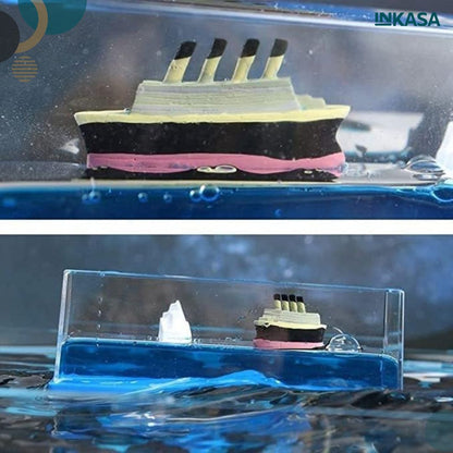 Barco Titanic y iceberg en fluido
